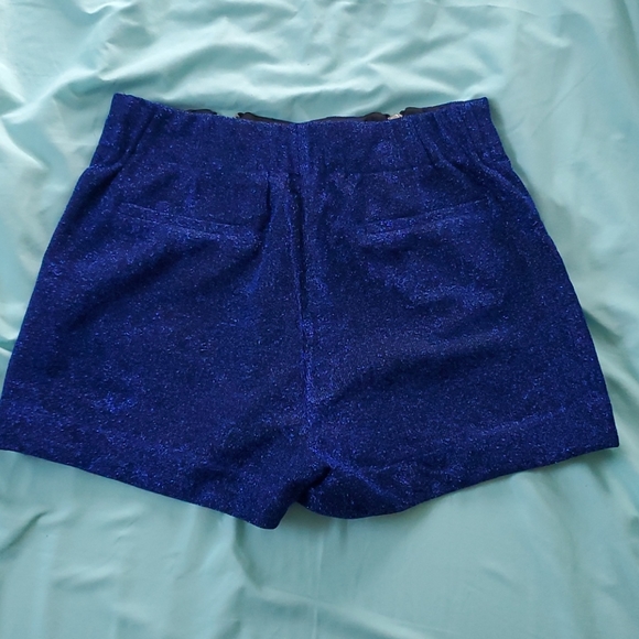 Shorts - Picture 2 of 5